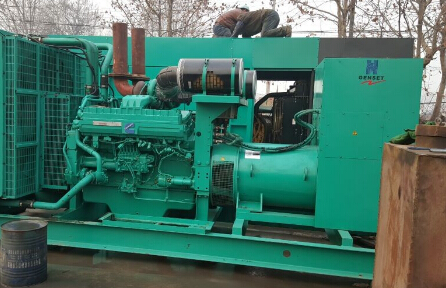 登封发电机组如何判断水冷式机油散热器内部是否需要清洗？